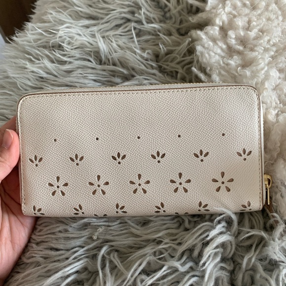 Coach Cream Floral Wallet - Picture 2 of 8